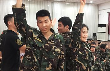 \(yn)IᢷɛQǧؠA